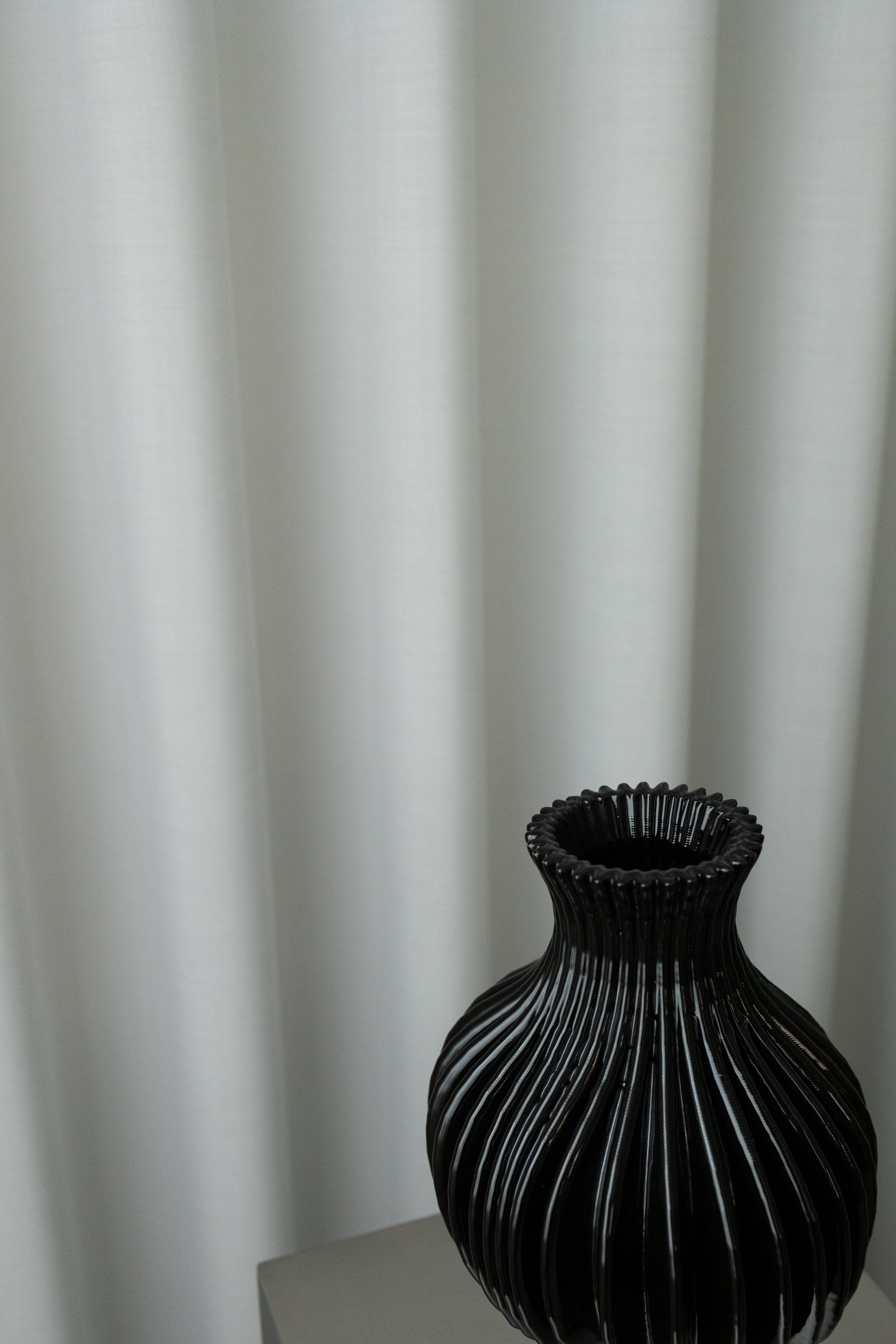 FORMA VASE - BLACK