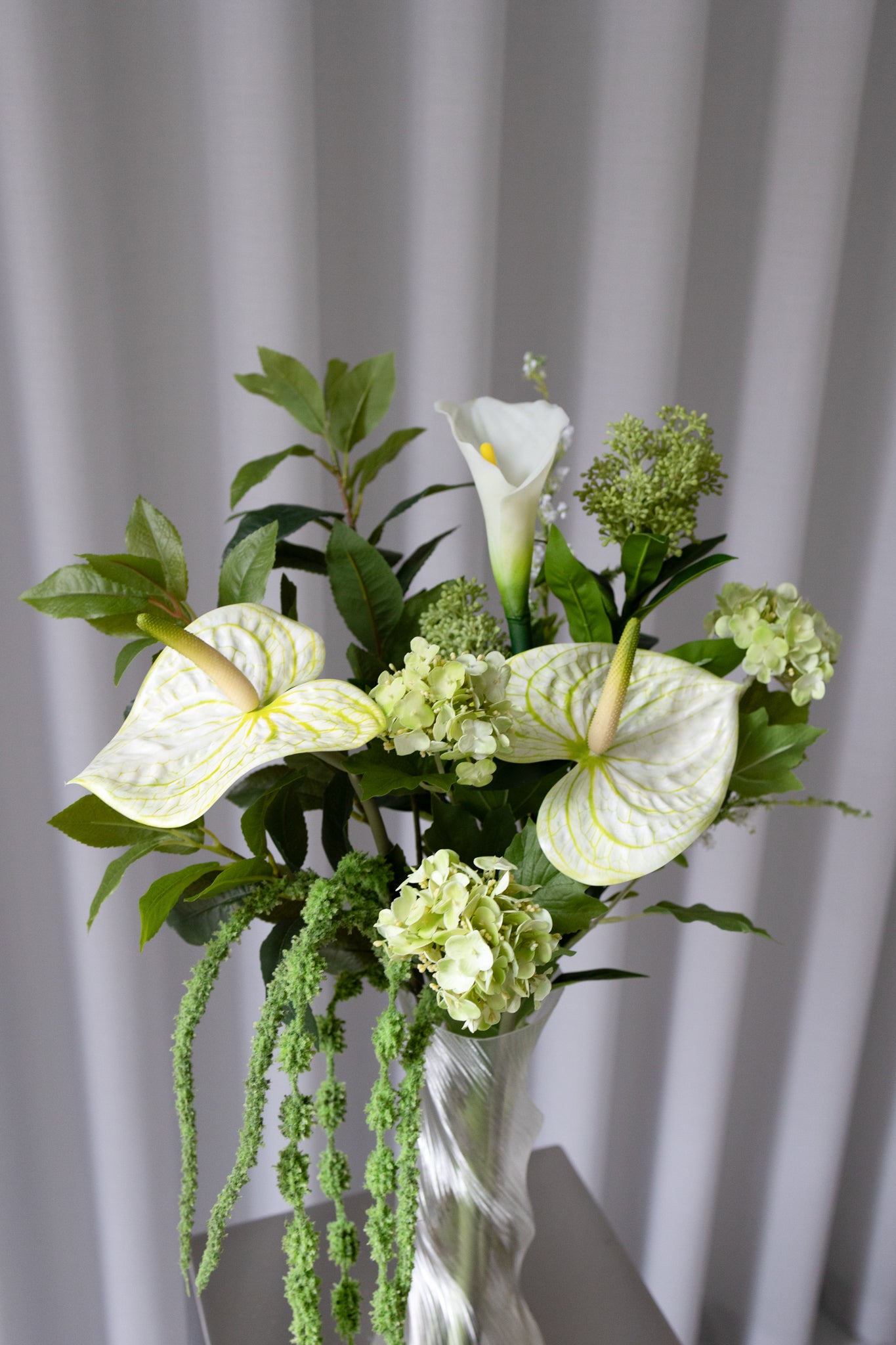 Botanical Breeze Buket