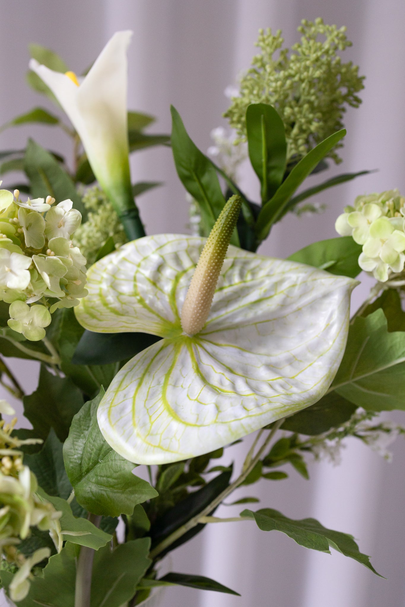 Botanical Breeze Buket