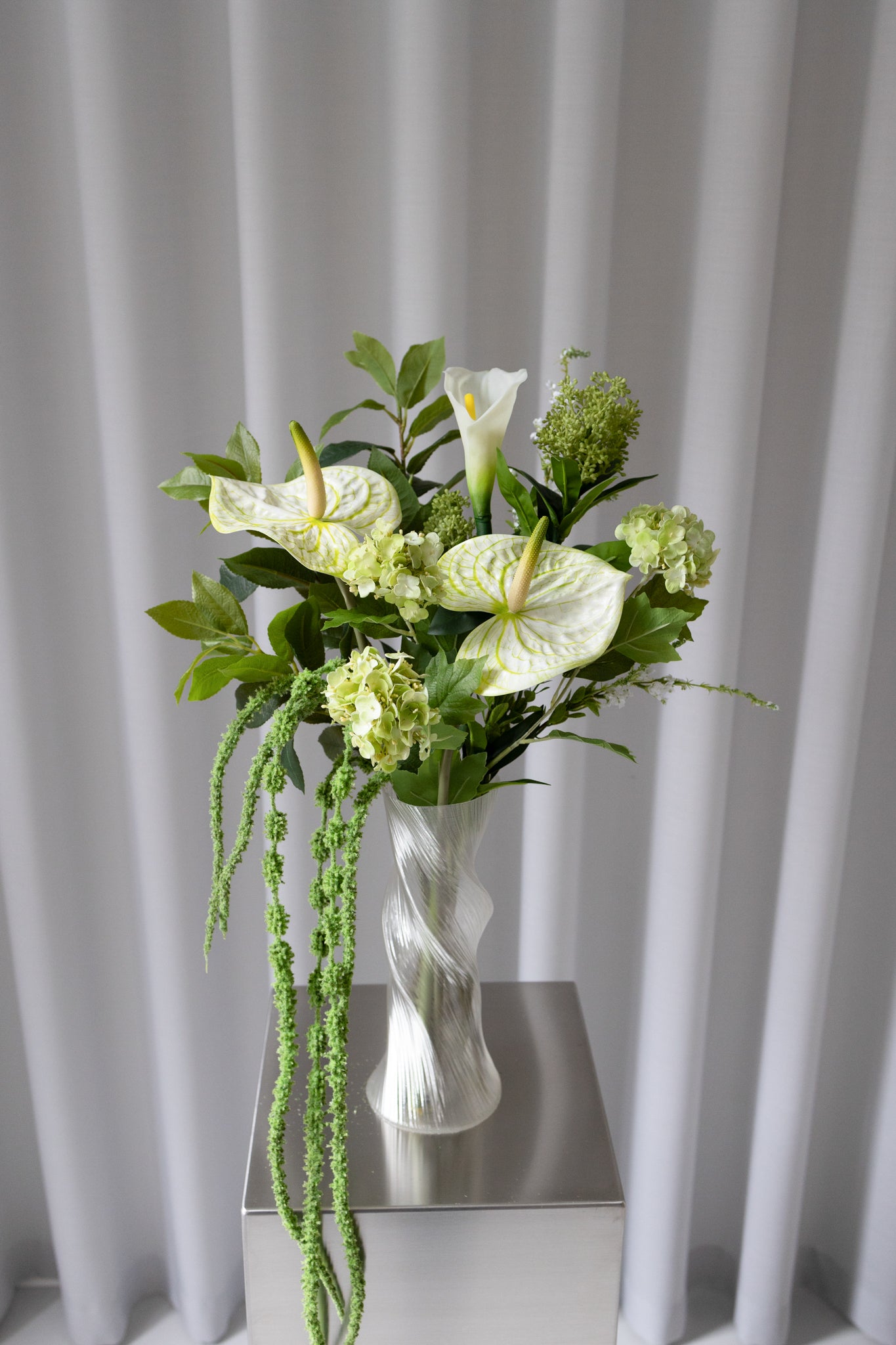 Botanical Breeze Buket