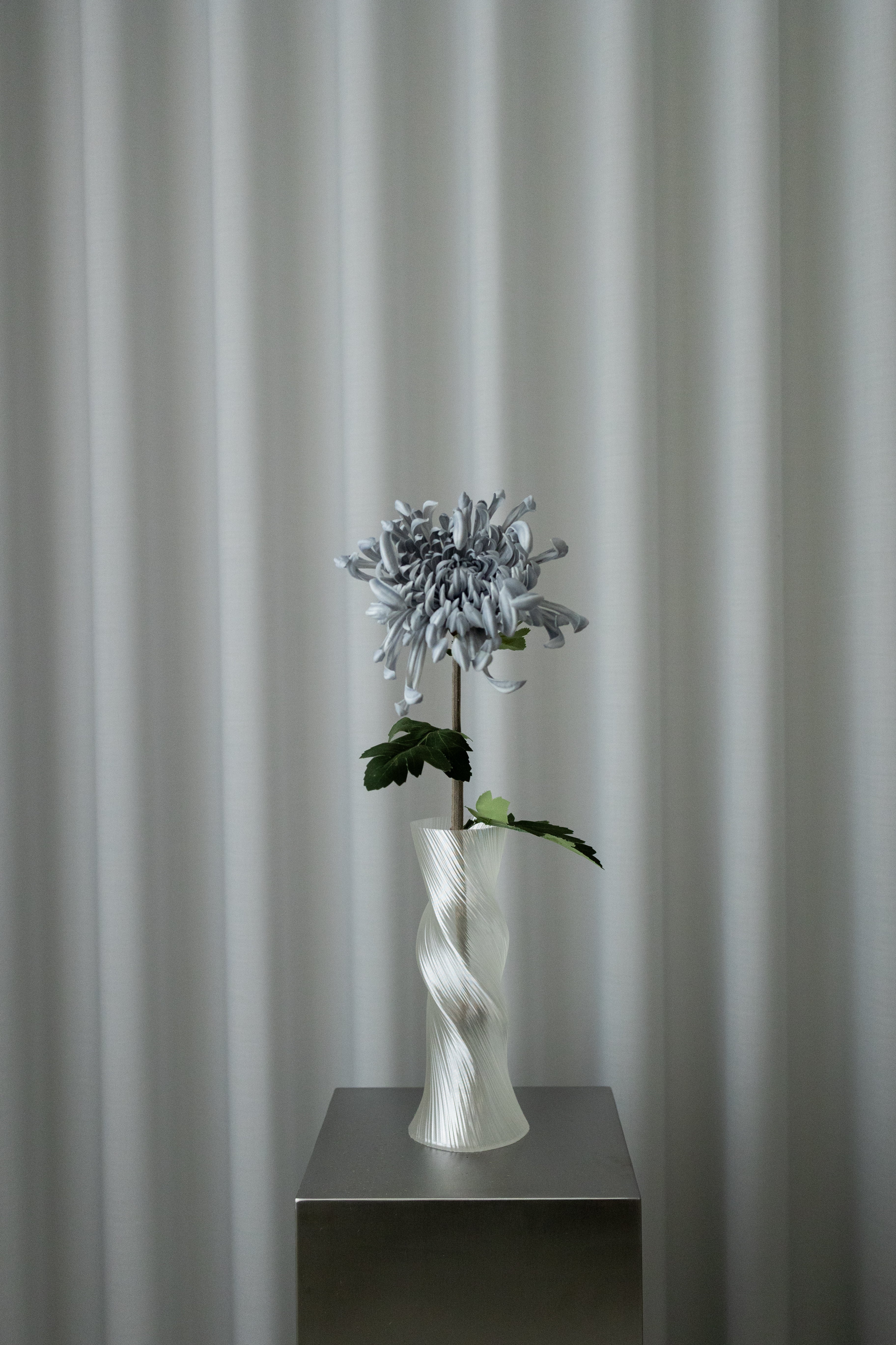 KUNSTIG CHRYSANTHEMUM GRÅ