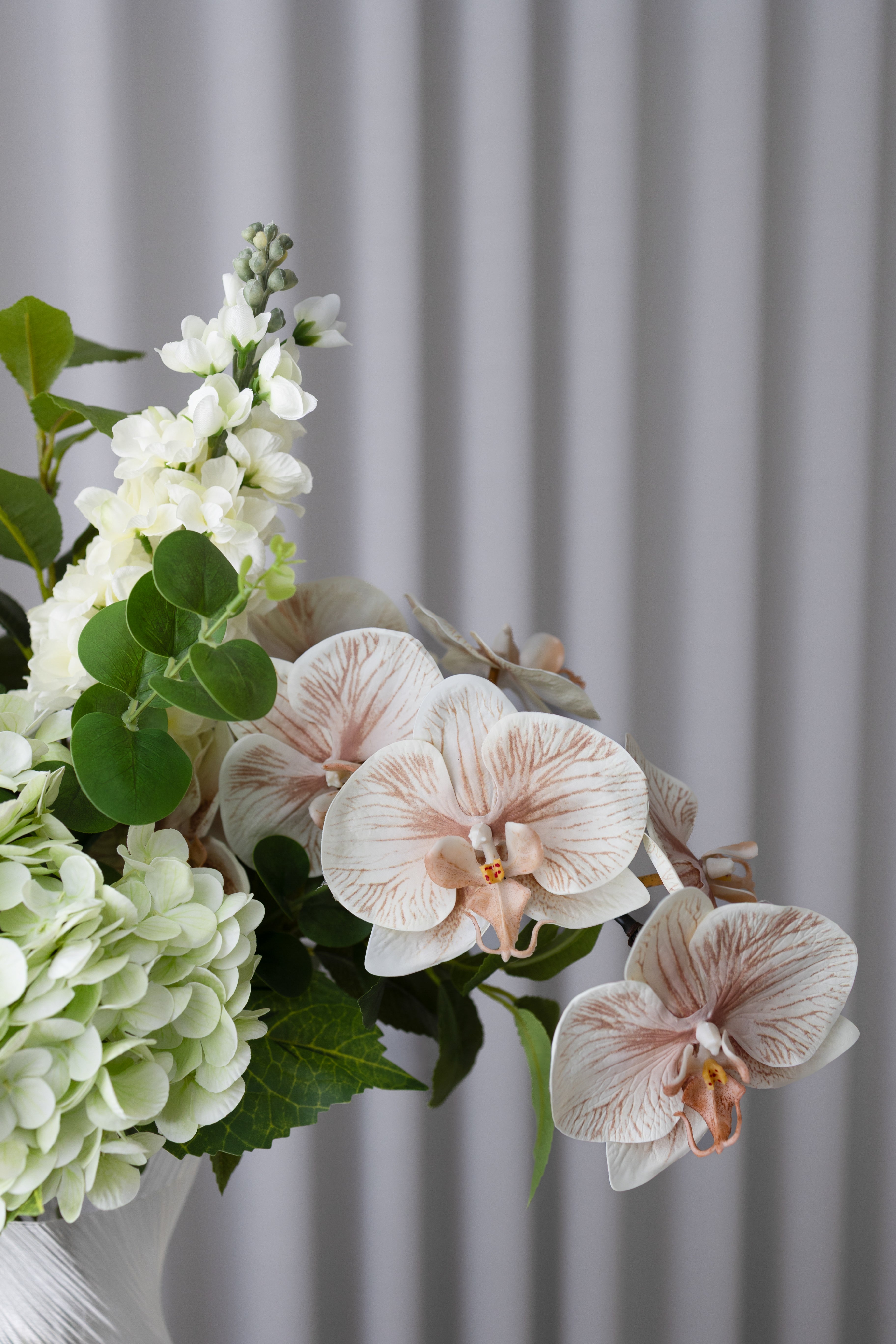 Soft Neutral Bouquet