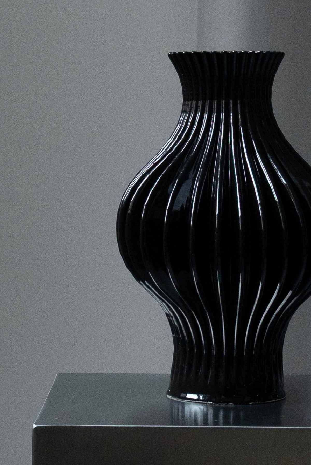FORMA VASE - BLACK