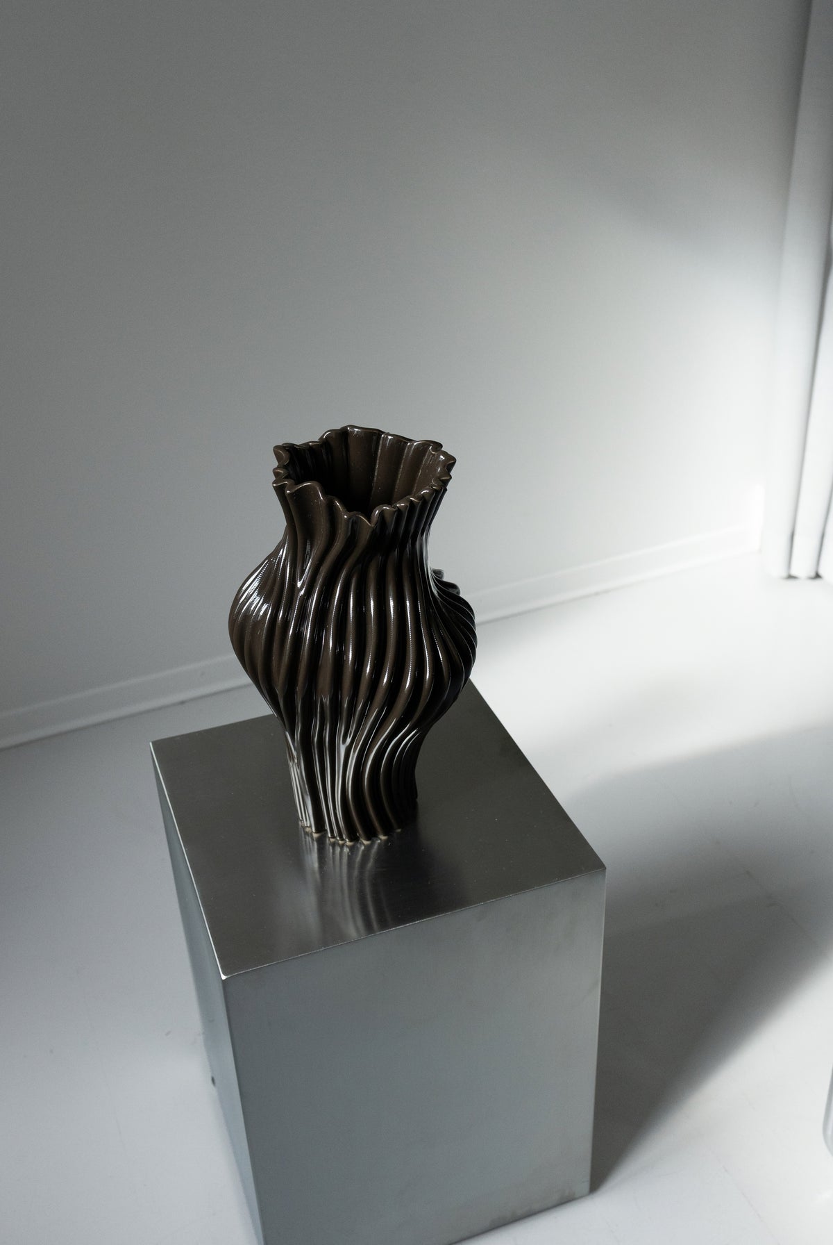 SCULPA VASE - Chestnut