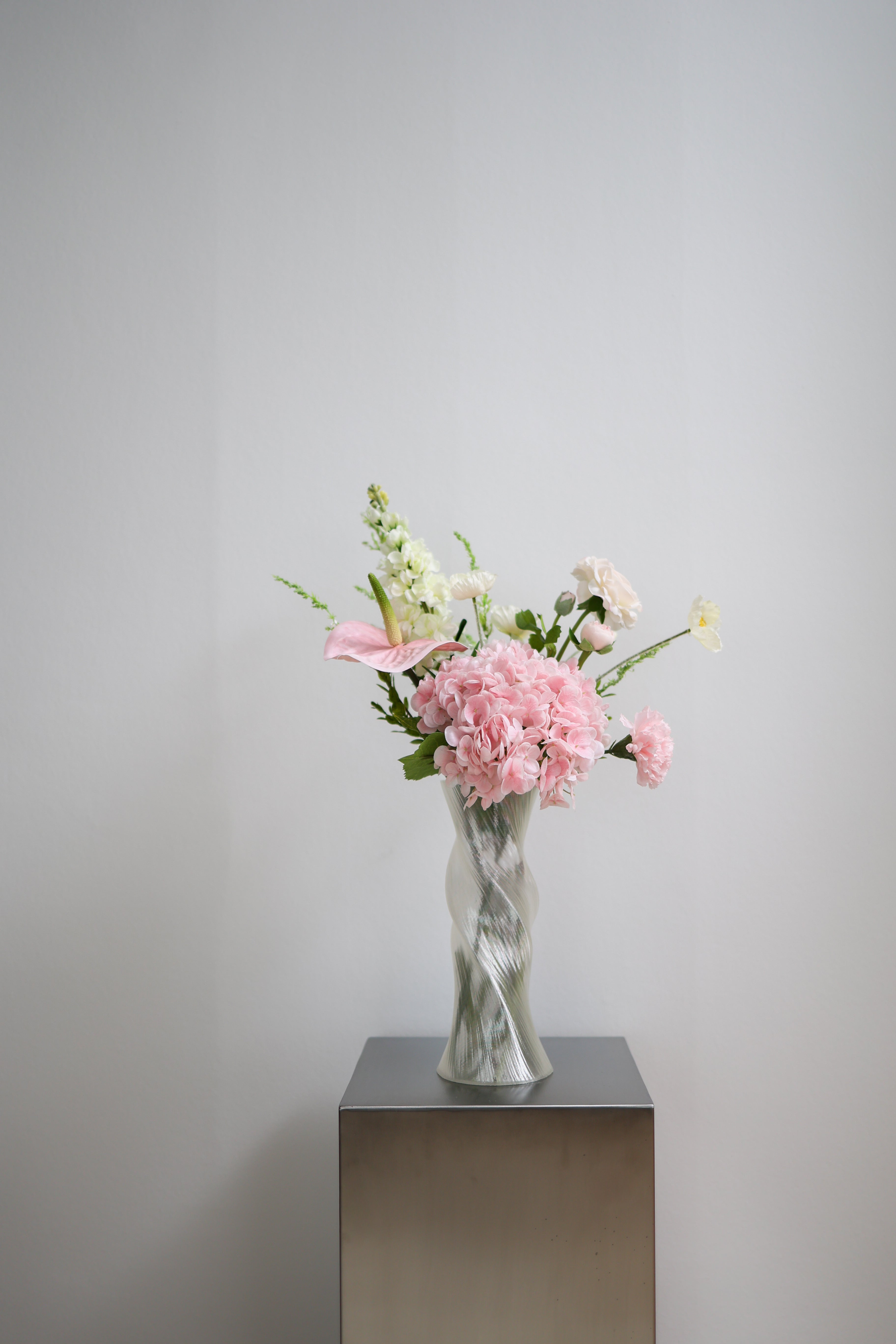 Girls lift Girls Bouquet