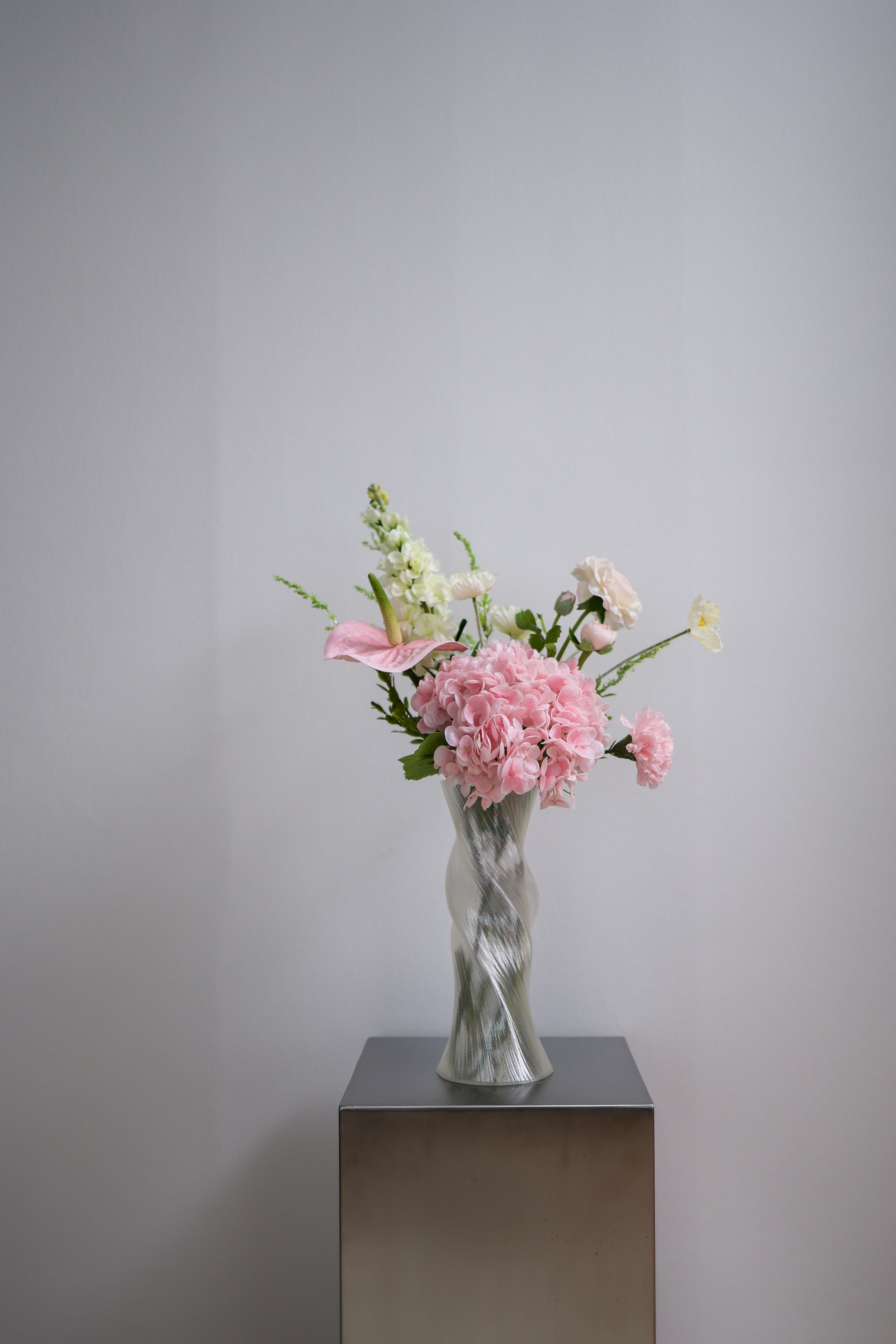 Girls lift girls Buket