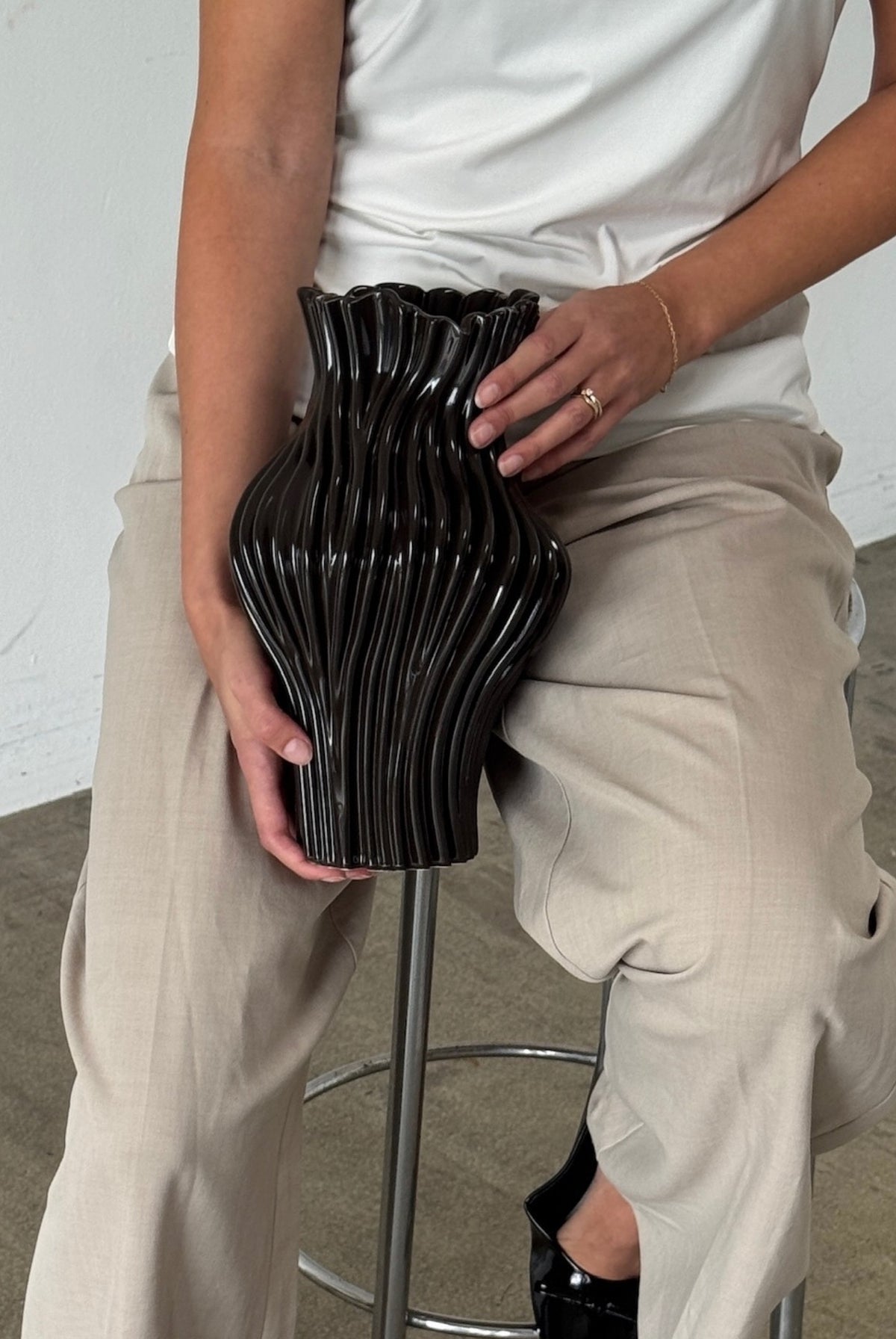 SCULPA VASE - Chestnut