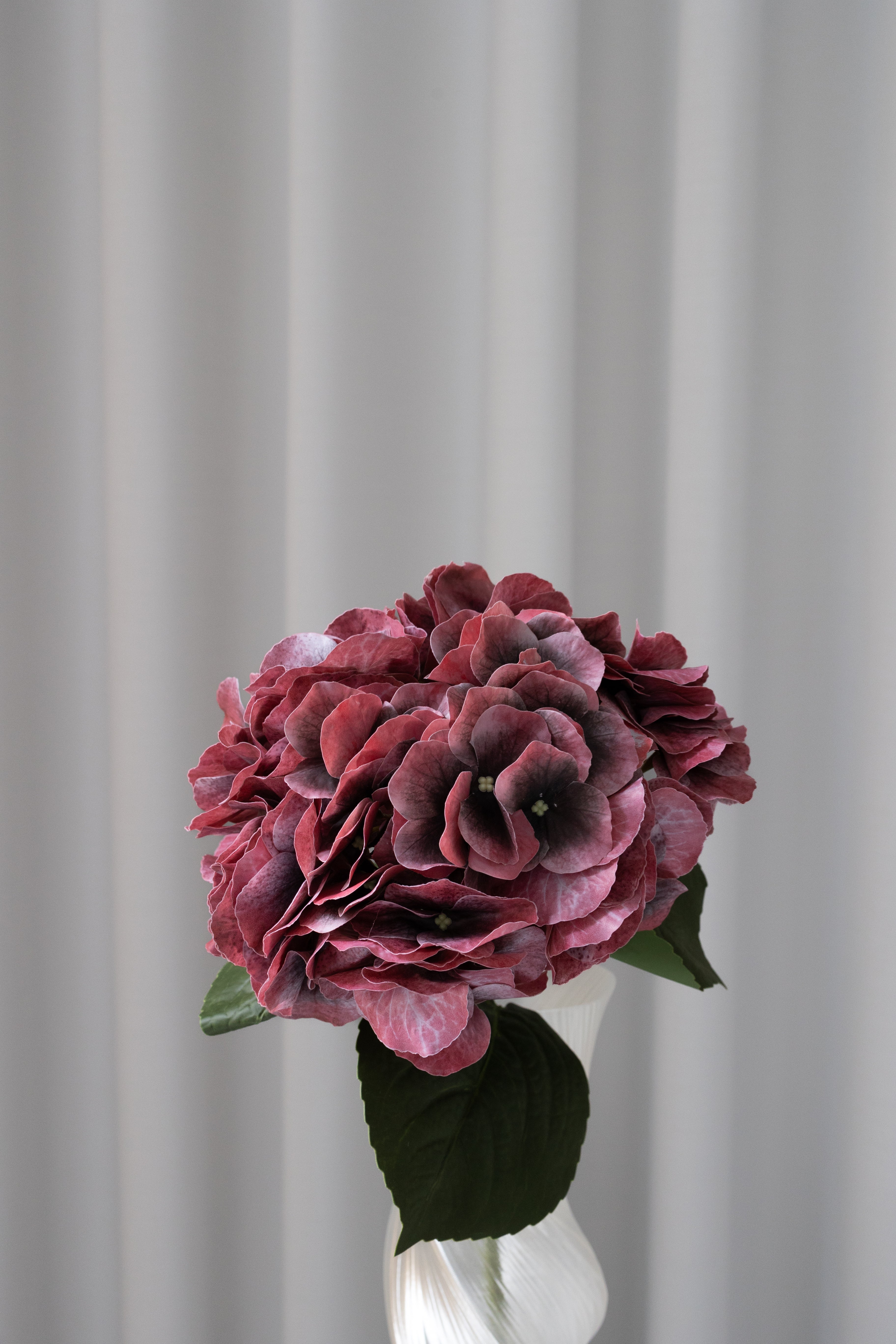 Artificial Lifelike Hydrangea - Red